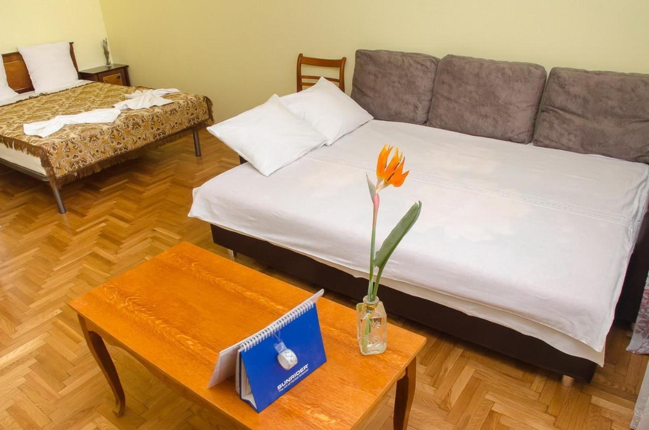 Ferienwohnung Apartament Na Adamkovskoy Brest Exterior foto